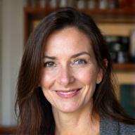 Portrait professionnel de Claire Martin, Fondatrice et Directrice Générale de La Cuillère Dorée.